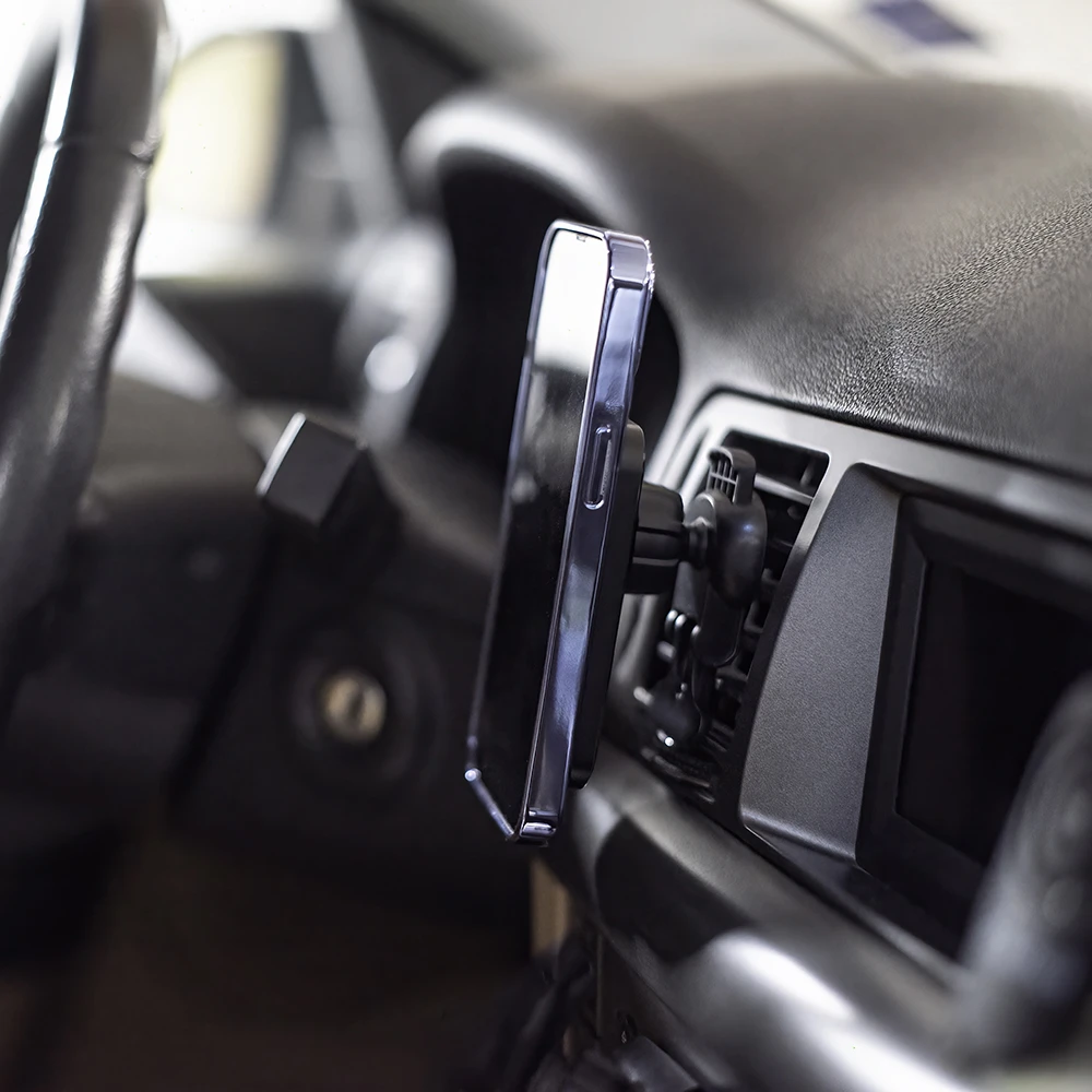 „Forever“ automobilinis laikiklis į ventiliacijos groteles MACH-100 magnetinis su belaidžiu įkrovimu, juodas, 15W
