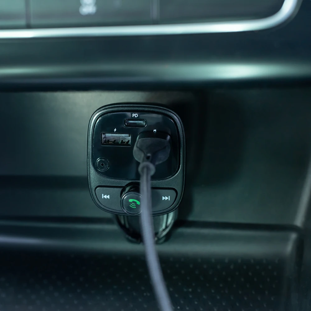 Forever FM siųstuvas BT 2 x USB-A 1 x USB-C PD 30W TR-370 juodas