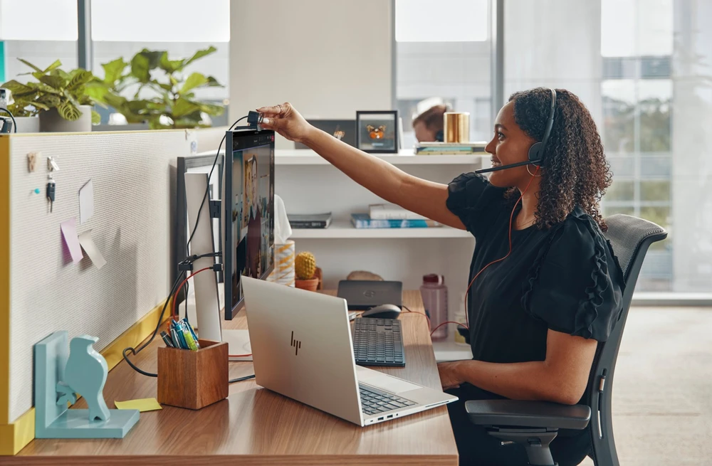 HP Poly „Poly Blackwire 3225“ stereofoninės ausinės su „USB-C“ jungtimi, 3,5 mm kištuku ir „USB-C/A“ tipo adapteriu (didelis kiekis)