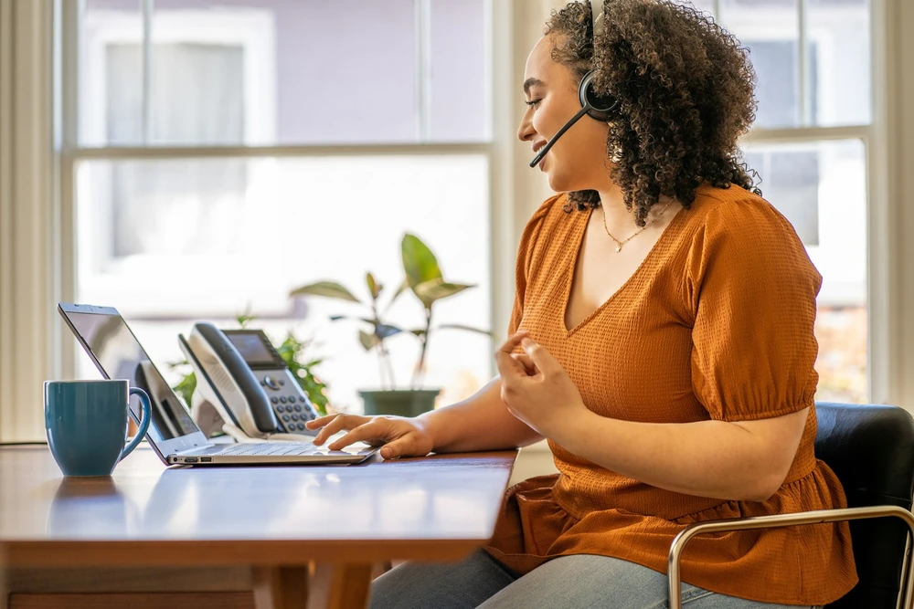 HP Poly „Poly Voyager 4320“ „Microsoft Teams“ sertifikuotos „USB-A“ ausinės + BT700 raktas