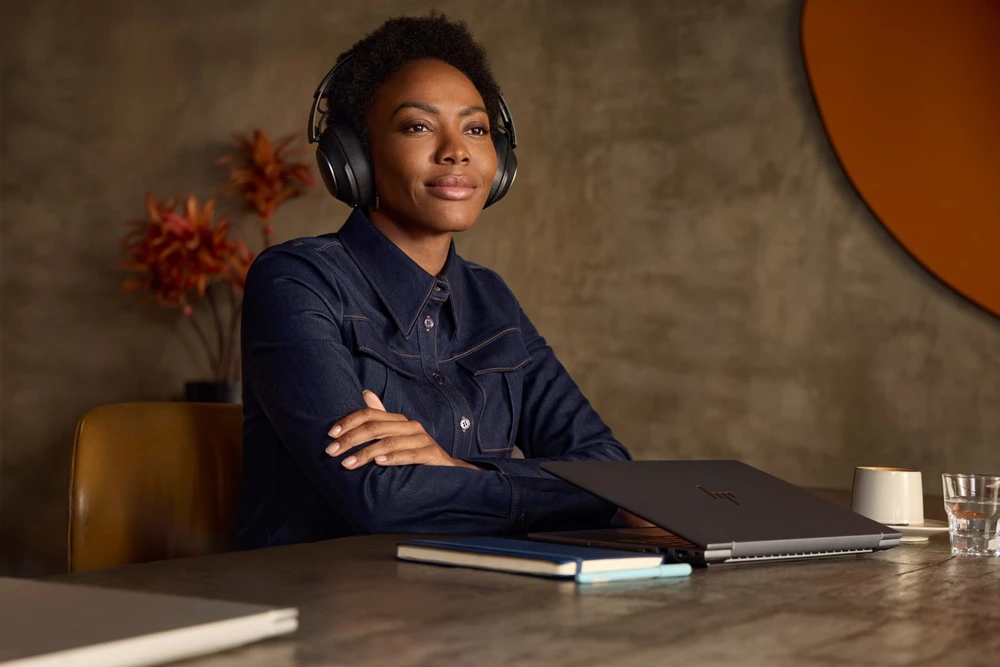 Hewlett Packard (HP) HP Poly Voyager Surround 80 UC USB-C Ausinės +USB-C/A Adapteris