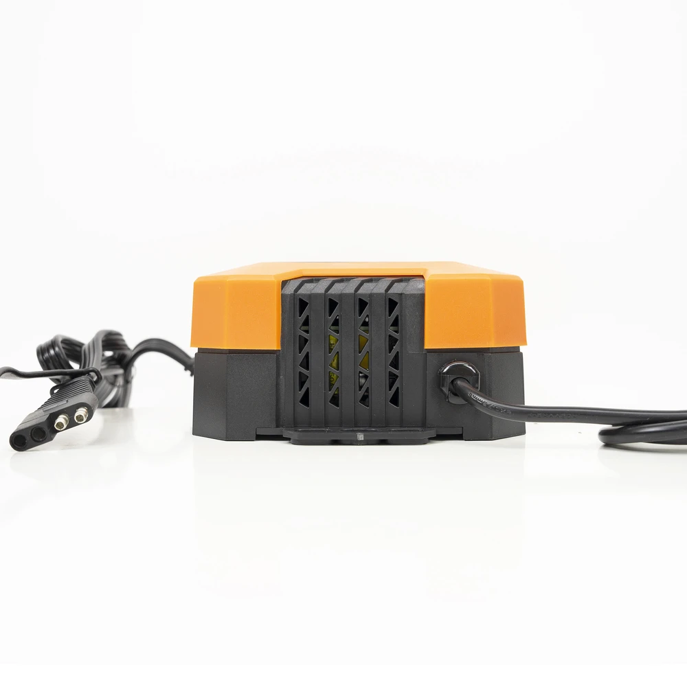 Įkroviklis ir lygintuvas PNI C130 automobiliniams akumuliatoriams, įvestis 230V, išvestis 6V/12V 2A 4A 8A 12A, išvestis 24V 1A 2A 4A 6A, 2 USB prievadai
