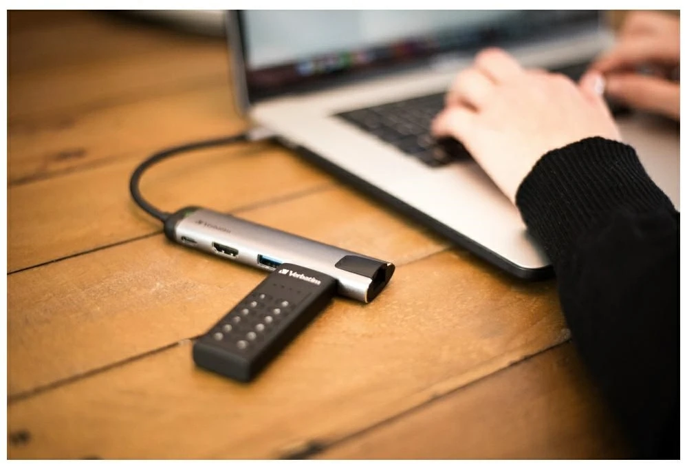 External drive Verbatim klaviatūra Secure USB-C 3.2 Gen 1 128GB juodos spalvos 49432