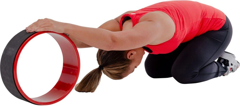 Pure2Improve Yoga Wheel 30 cm Juodas ir raudonas
