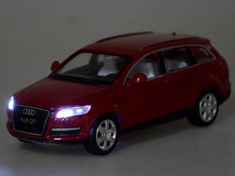 Jokomisiada Auto visureigis „Audi Q7“ 1:32 Metalinis automobilis ZA3748