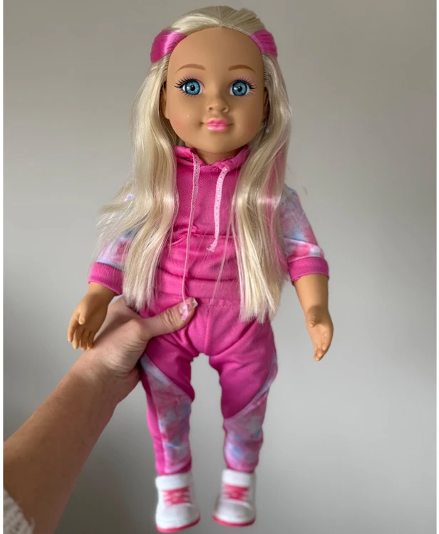 Jokomisiada Didelė sportinė lėlė 48 cm sportiniame kostiume + įmontuota melodija ir minkštas kūnas ZA5844