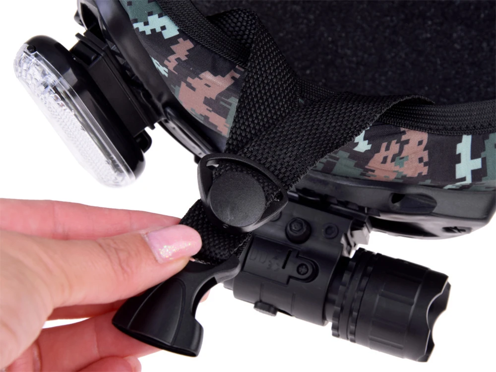 Jokomisiada Kareivio rinkinys šalmas žiūronai lazerinis žibintas radijo stotelė camo ZA5310