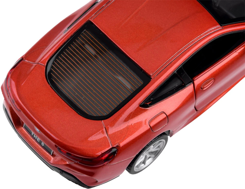Jokomisiada Metalo automobilio modelis 1:35 BMW M850I kupė šviesos garsas ZA4612