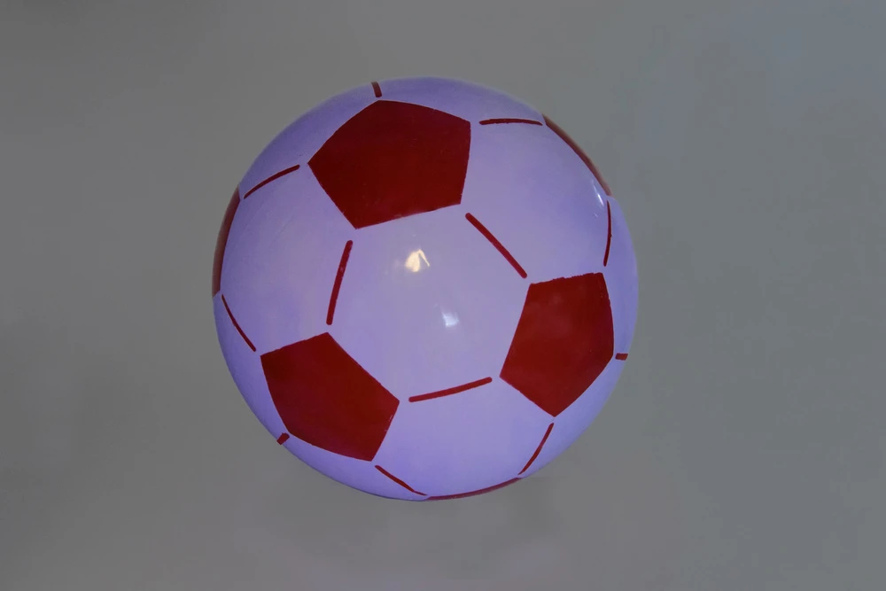 Jokomisiada Inflatable LED Ball for Kids 67 cm – Lightweight, Glowing, Perfect for Play SP0869