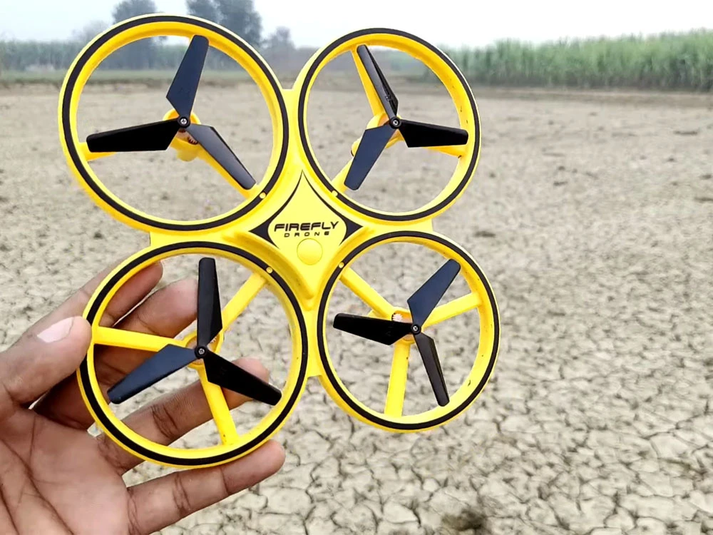 Jokomisiada Rankomis valdomas dronas + keturkojis nuotolinio valdymo pultas