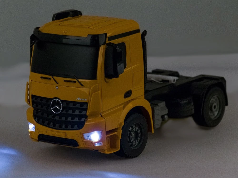 Jokomisiada Automobilis sunkvežimis Mercedes-Benz su pultu