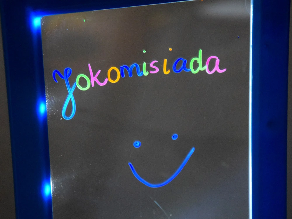 Jokomisiada Apšviesta lenta + 3D akiniai TA0092 rašikliai