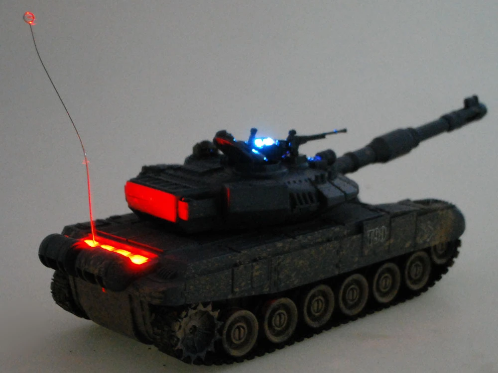 Jokomisiada kontroliuojamas TANK T90 šaudo važiuoja apšviestas RC0373