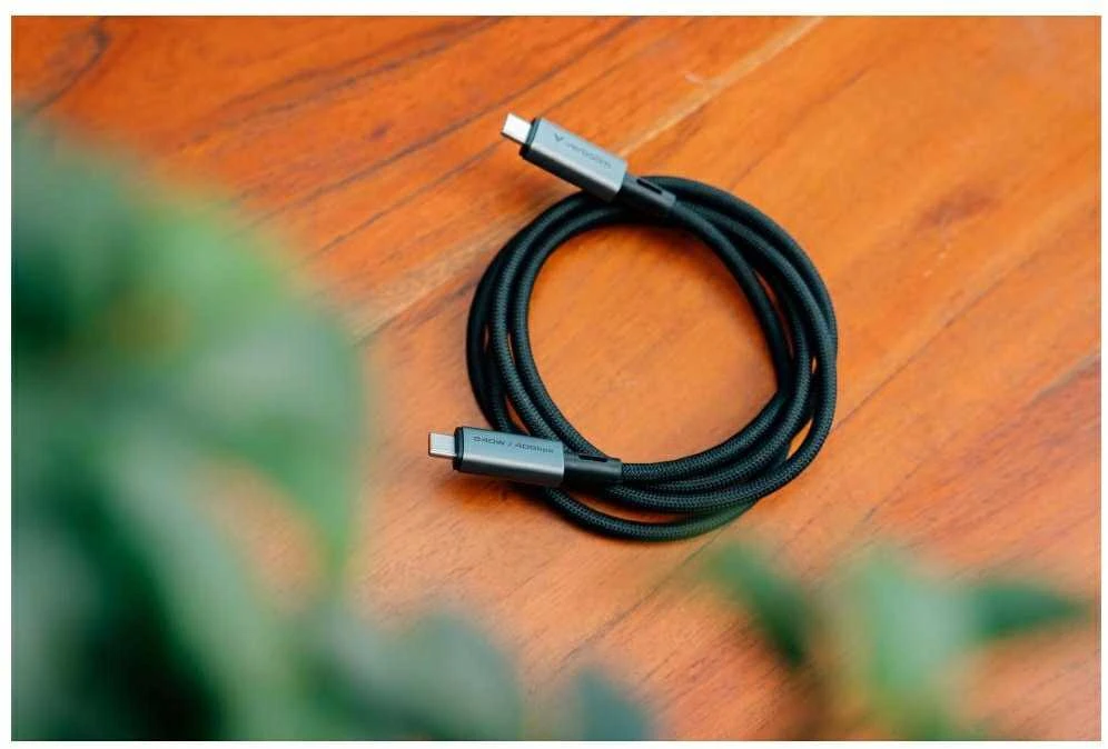 Kabelis Verbatim Sync & Charge USB-C į USB-C 240W 40Gb/s 120cm juodos spalvos 31847