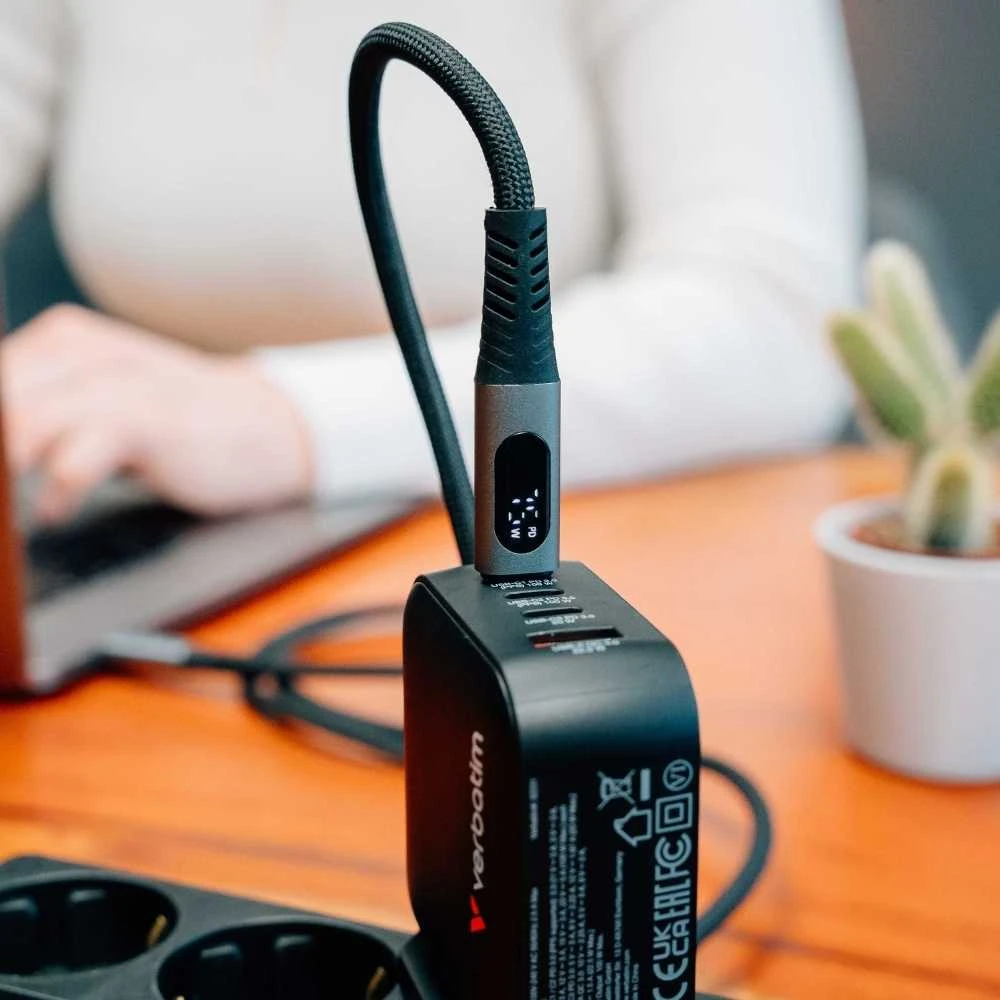 Kabelis Verbatim Sync & Charge USB-C į USB-C 40Gb/s 240W display 120cm juodos spalvos 31849