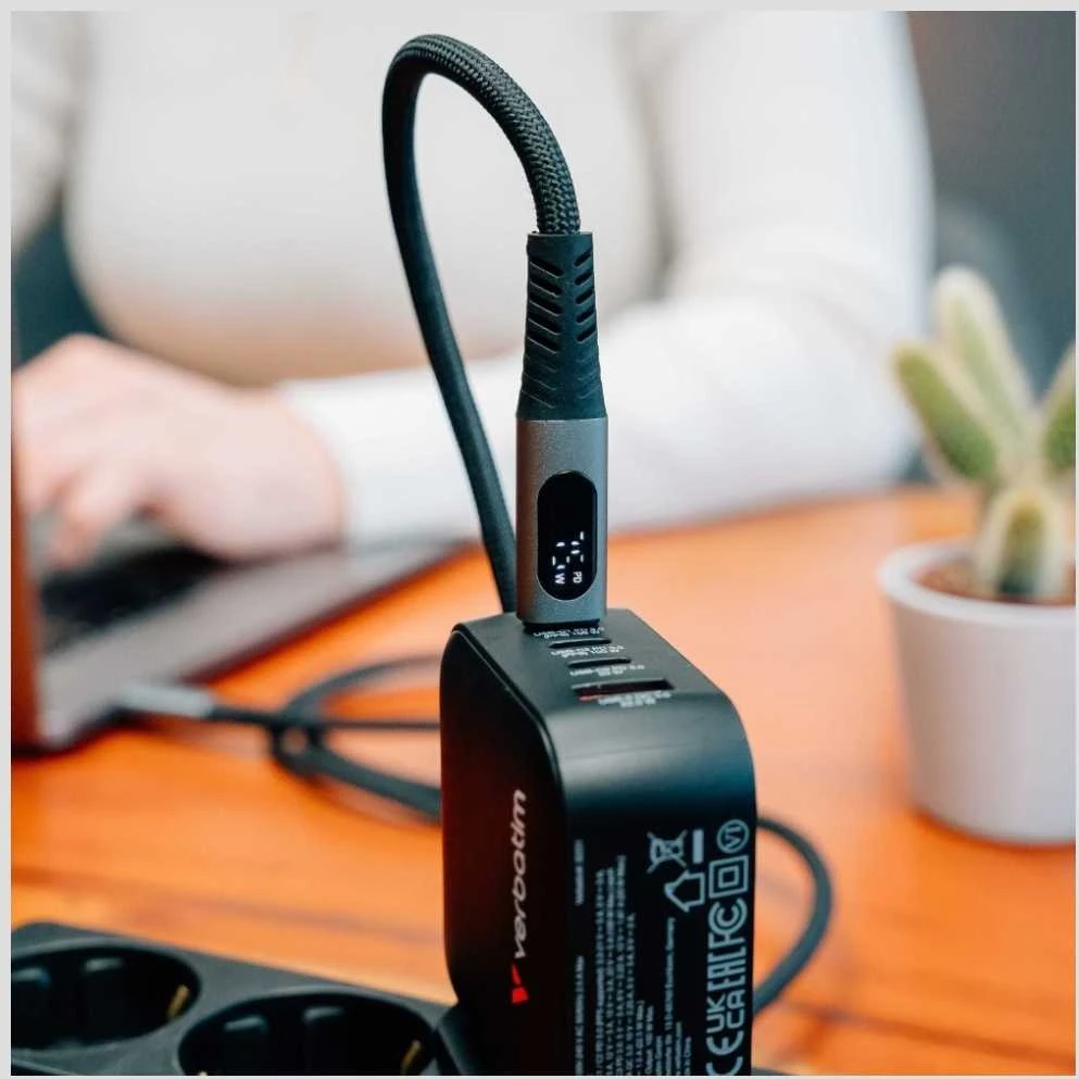 Kabelis Verbatim Sync & Charge USB-C į USB-C 100W display 120cm juodos spalvos 31848