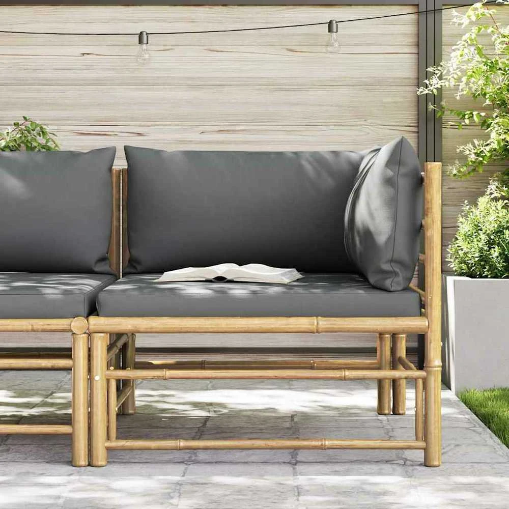 Kampinė sodo sofa su tamsiai pilkomis pagalvėlėmis, bambukas