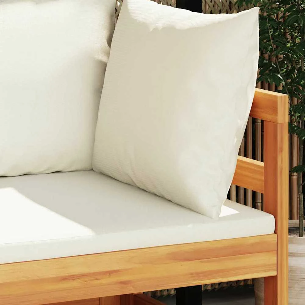 Kampinė sofa su kreminėmis pagalvėlėmis, akacijos masyvas