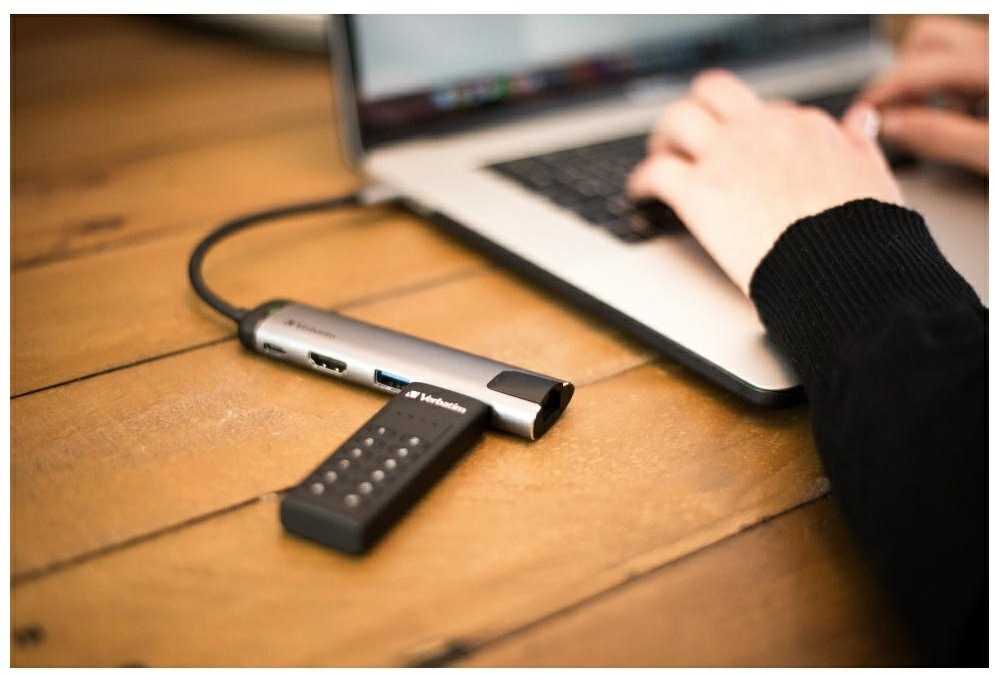 Išorinis diskas Verbatim klaviatūra Secure USB-C 3.2 Gen 1 128GB juodos spalvos 49432