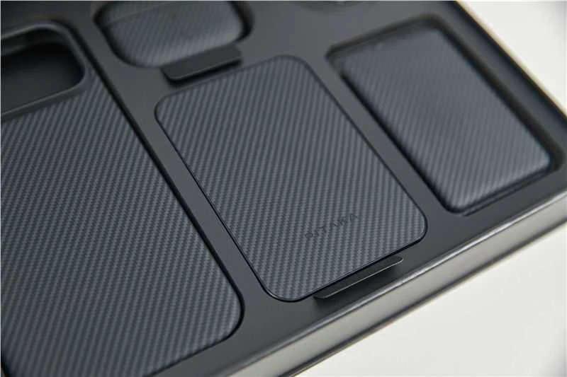 Dėklas Pitaka Gift Box-Classic Juodas Collection – Apple iPhone 17 Pro Max