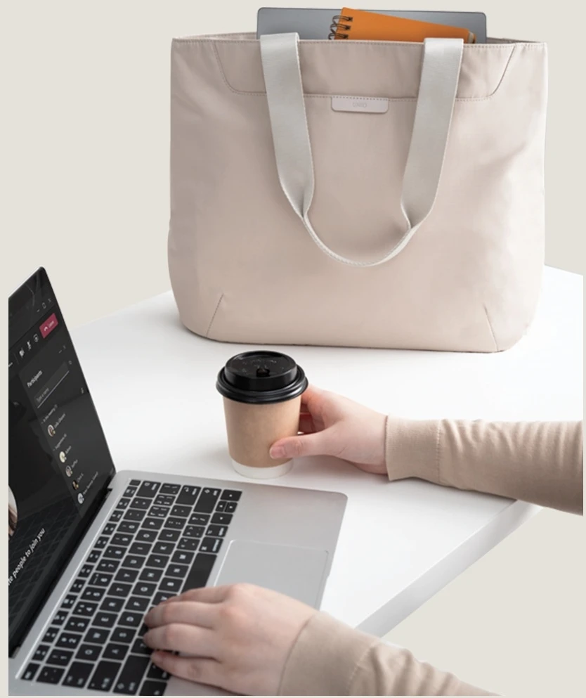 Bag UNIQ Arden Tote 16L juodos spalvos