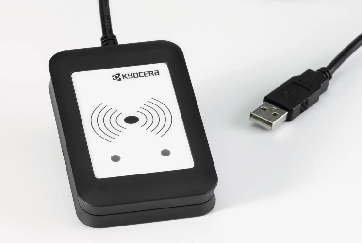 „Kyocera“ įspraudžiamas laikiklis USB kortelių skaitytuvams