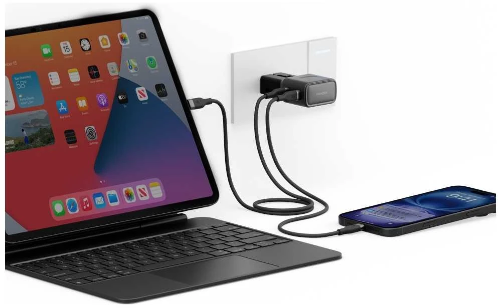 Laidinis įkroviklis Energea TravelGo Adapteris 45 2xUSB-C 45W graphite-juodos spalvos
