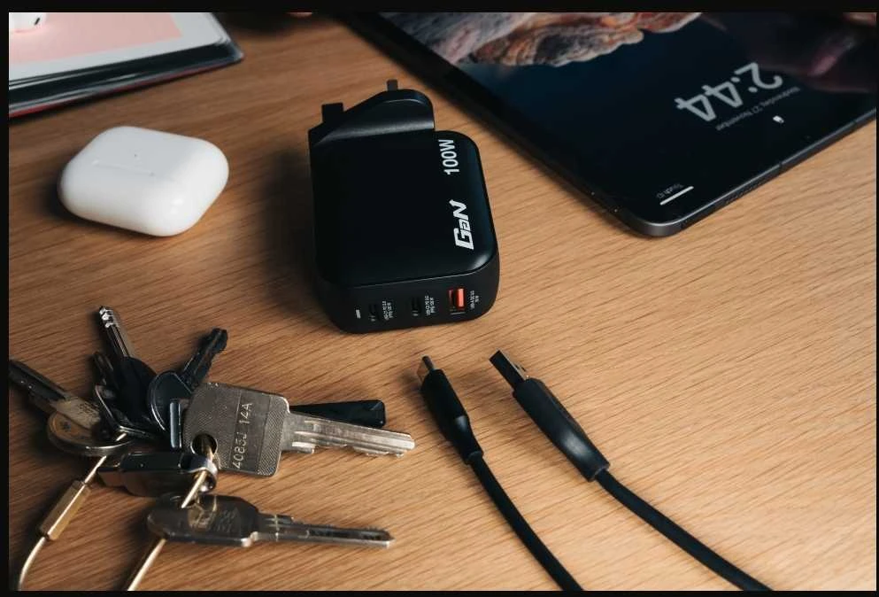 Laidinis įkroviklis Verbatim Mini GaN 100W 2xUSB-C PD/1x USB-A QC juodos spalvos 32230