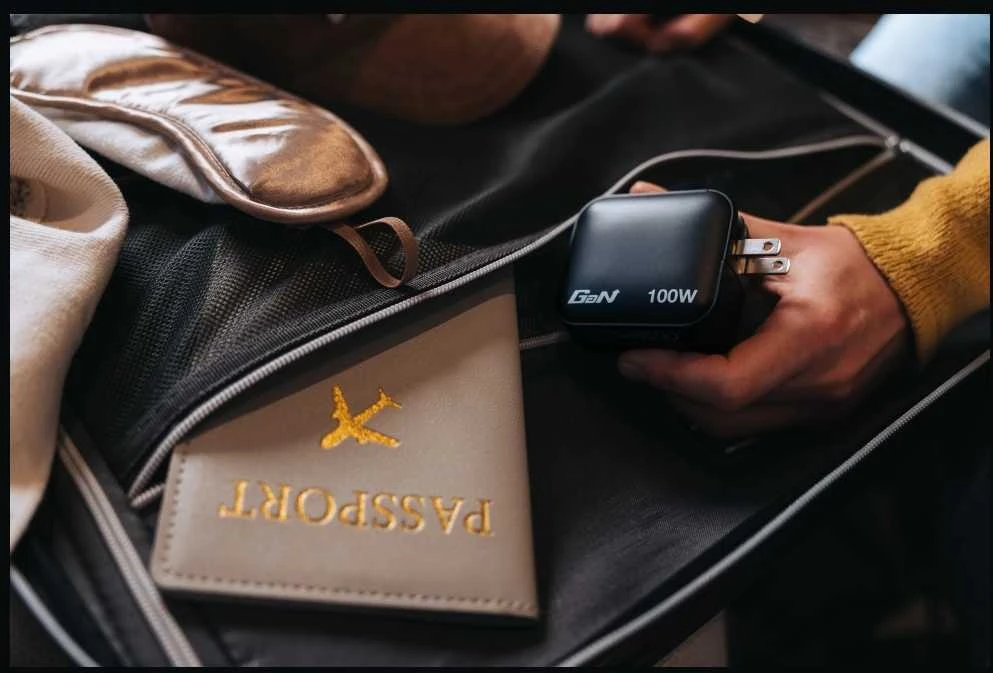 Laidinis įkroviklis Verbatim Mini GaN 100W 2xUSB-C PD/1x USB-A QC juodos spalvos 32230
