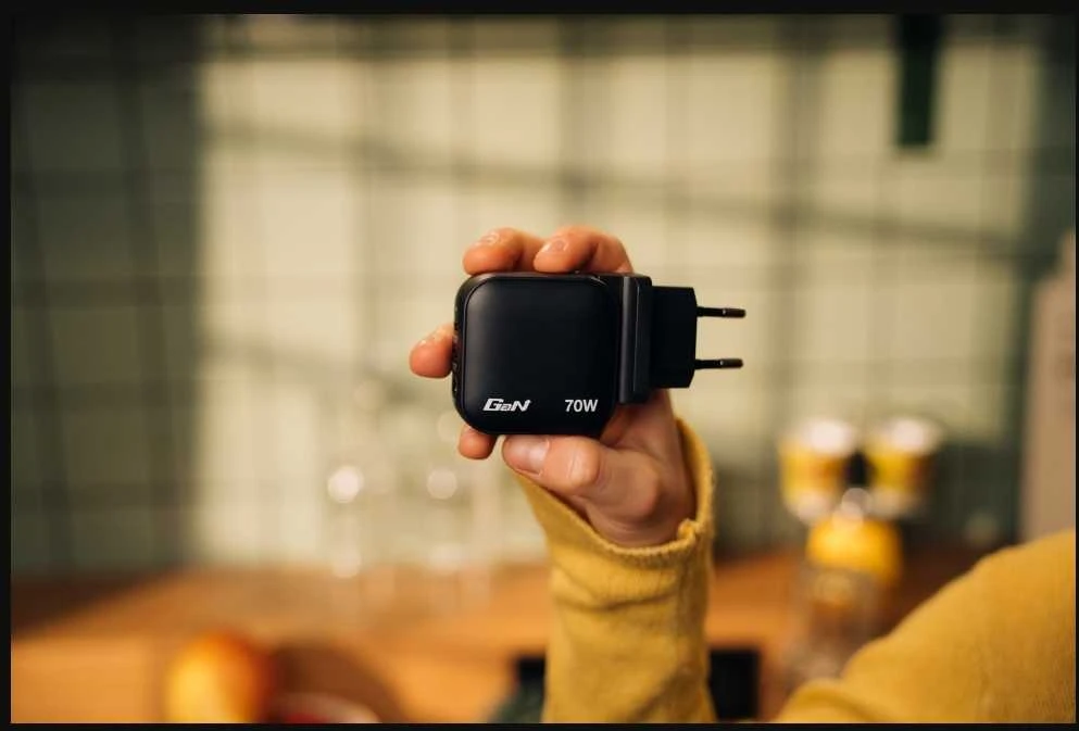 Laidinis įkroviklis Verbatim Mini GaN 70W 2xUSB-C PD/1x USB-A QC juodos spalvos 32229