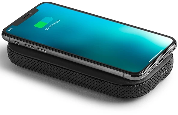 Lexon Powersound indukcinė išorinė baterija 5000 mAh su „Bluetooth“ garsiakalbiu, juodos spalvos LA128N