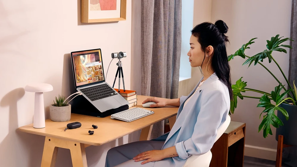 Logitech MX Brio 4K Ultra HD internetinė kamera, spalva: šviesiai pilka (960-001554)