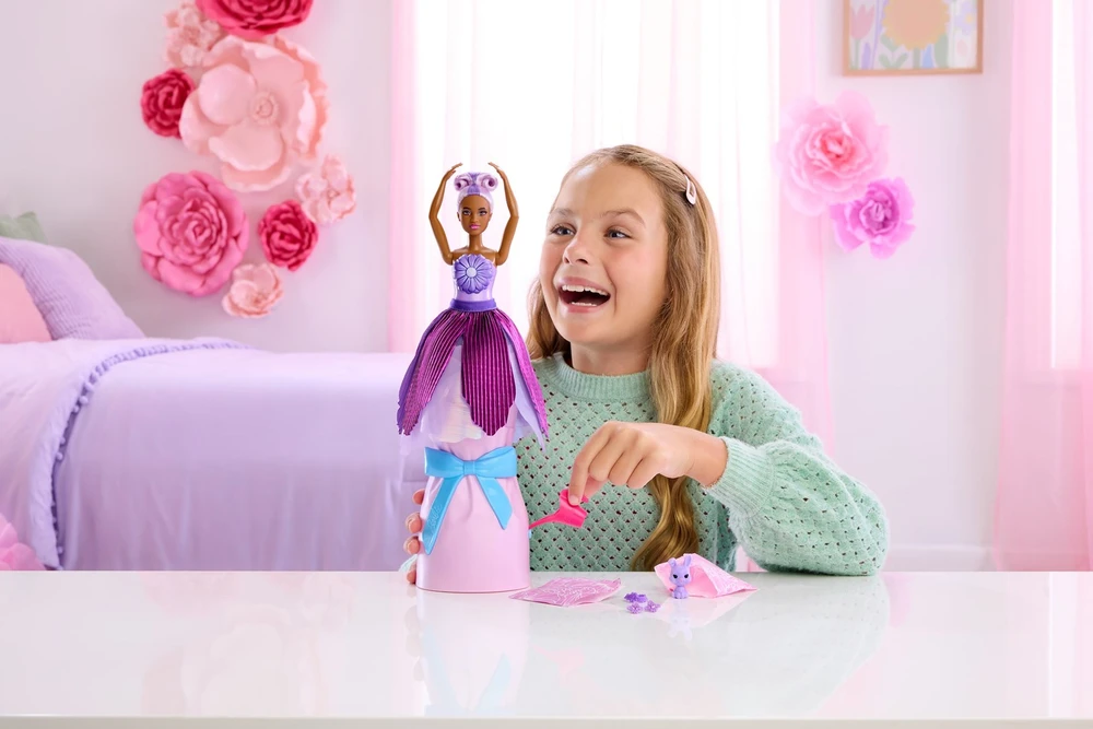 Mattel BARBIE DAISY SURPRISE lėlė gėlėje (JMF58)