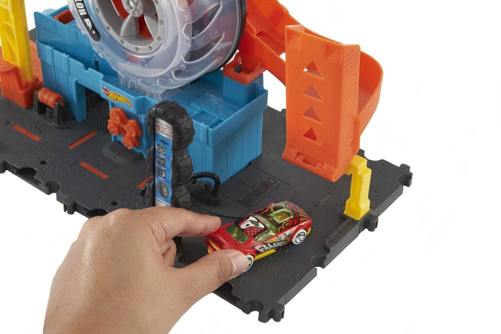 Mattel Hot Wheels rinkinys „Besisukanti padangų gamykla“