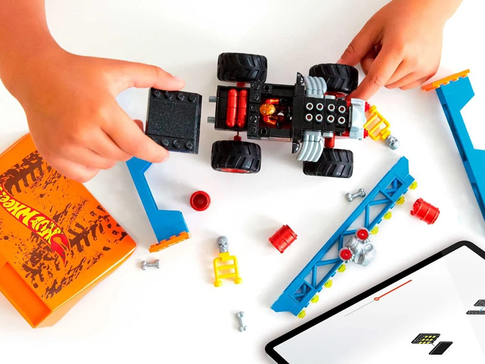 Mattel Hot Wheels Monster truck kaskadininkų kaladėlės 151ele automobilis + rampa ZA5996