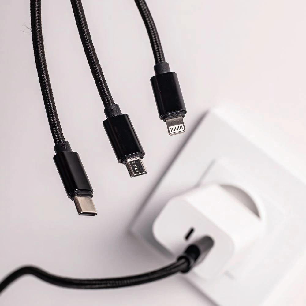 Maxlife Nylon 3in1 USB laidas A tipas - microUSB + Lightning + USB tipas C - juodas - 1m