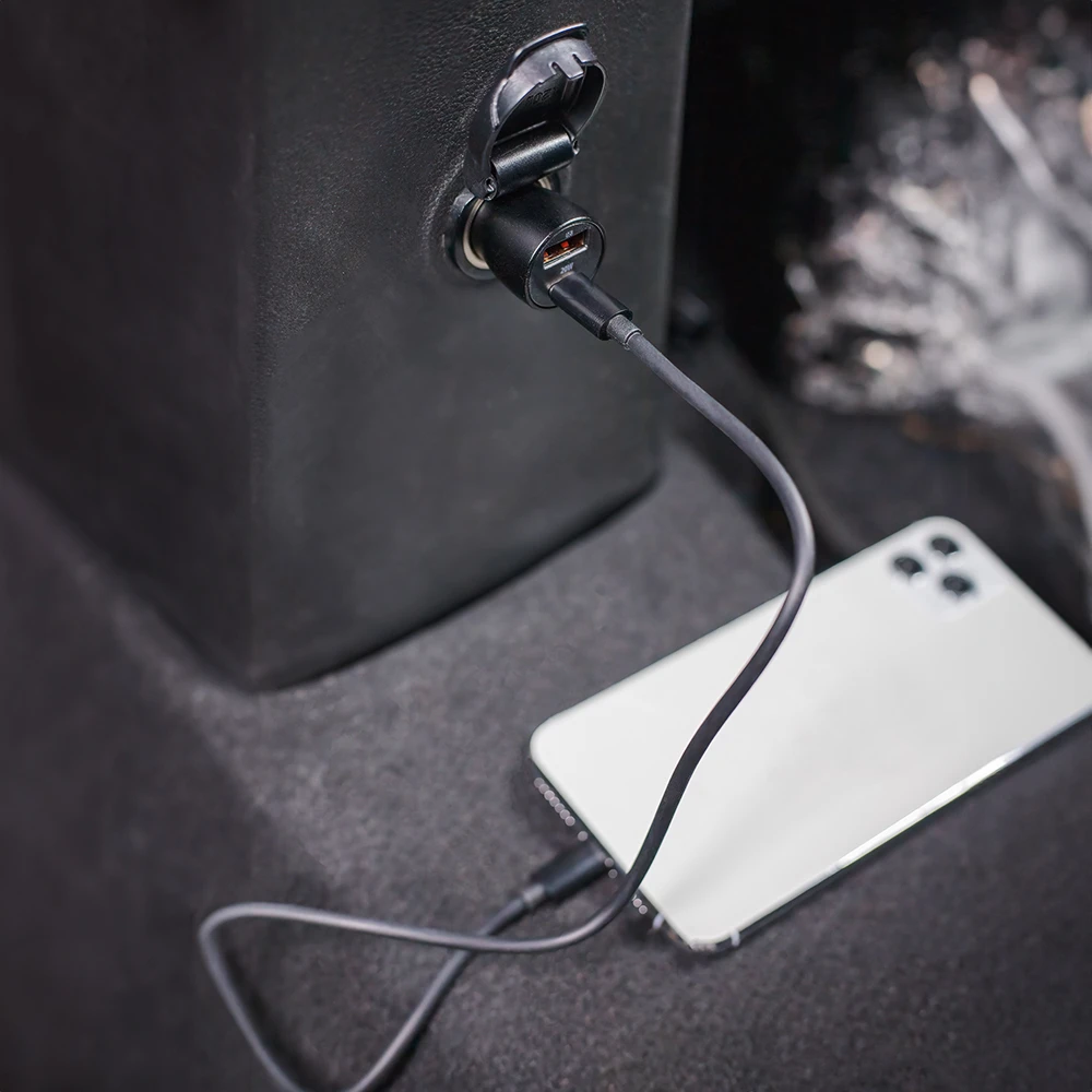 Maxlife MXCC-04 PD QC automobilinis įkroviklis 1x USB-C 1x USB 20W juodas