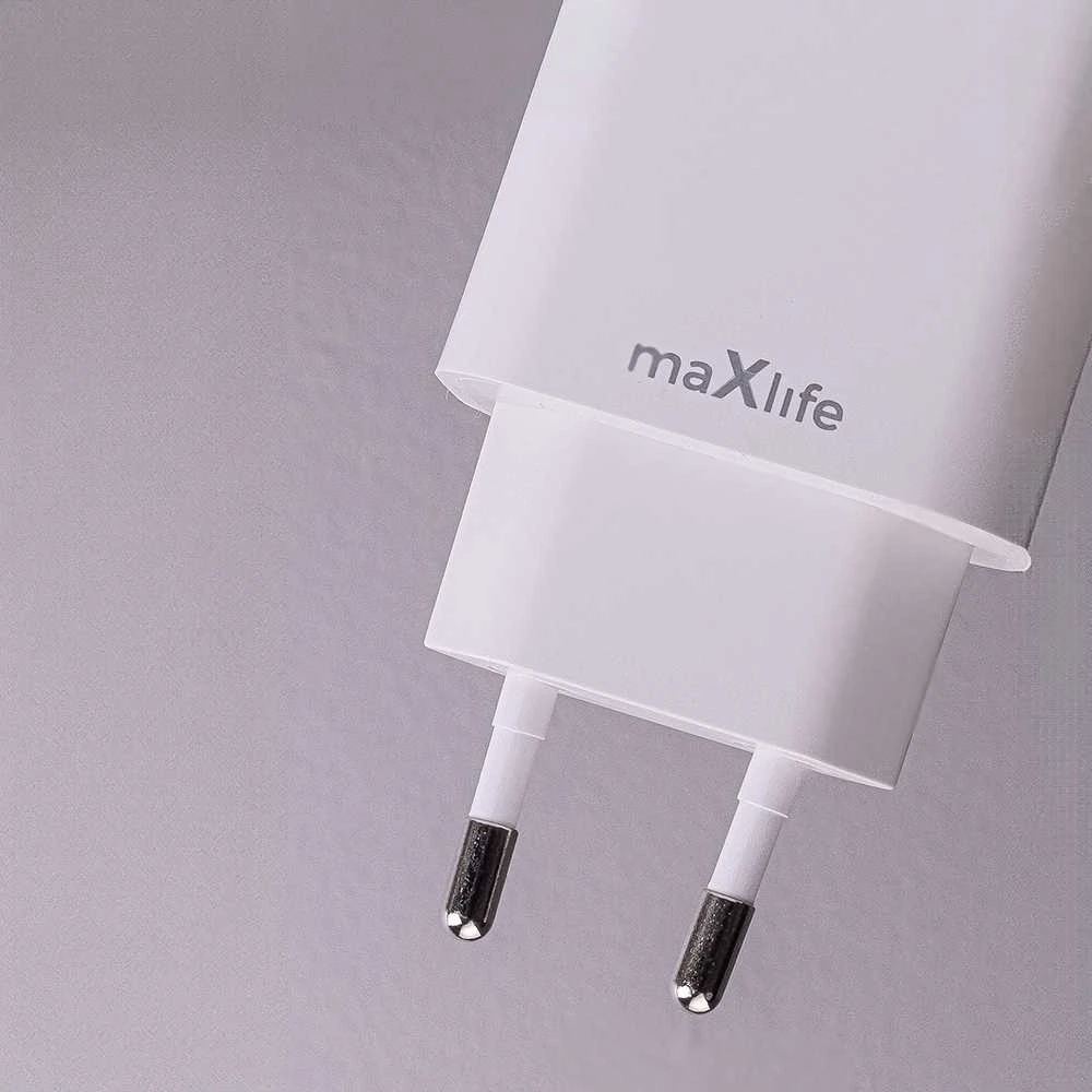 Maxlife MXTC-06-20AC PD QC įkroviklis 1x USB-C 1x USB 20W baltas + USB-C – USB-C laidas 20W