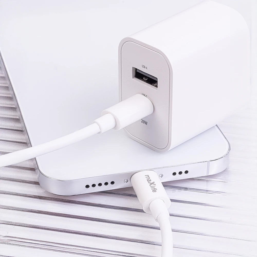 Maxlife MXTC-06-20AC PD QC įkroviklis 1x USB-C 1x USB 20W baltas + USB-C – USB-C laidas 20W