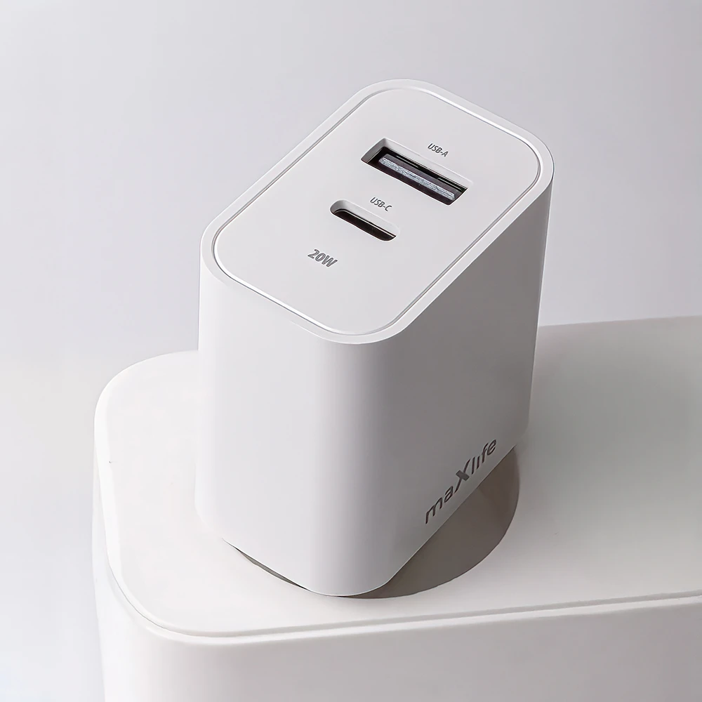Maxlife MXTC-06-20AC PD QC įkroviklis 1x USB-C 1x USB 20W baltas + USB-C – USB-C laidas 20W