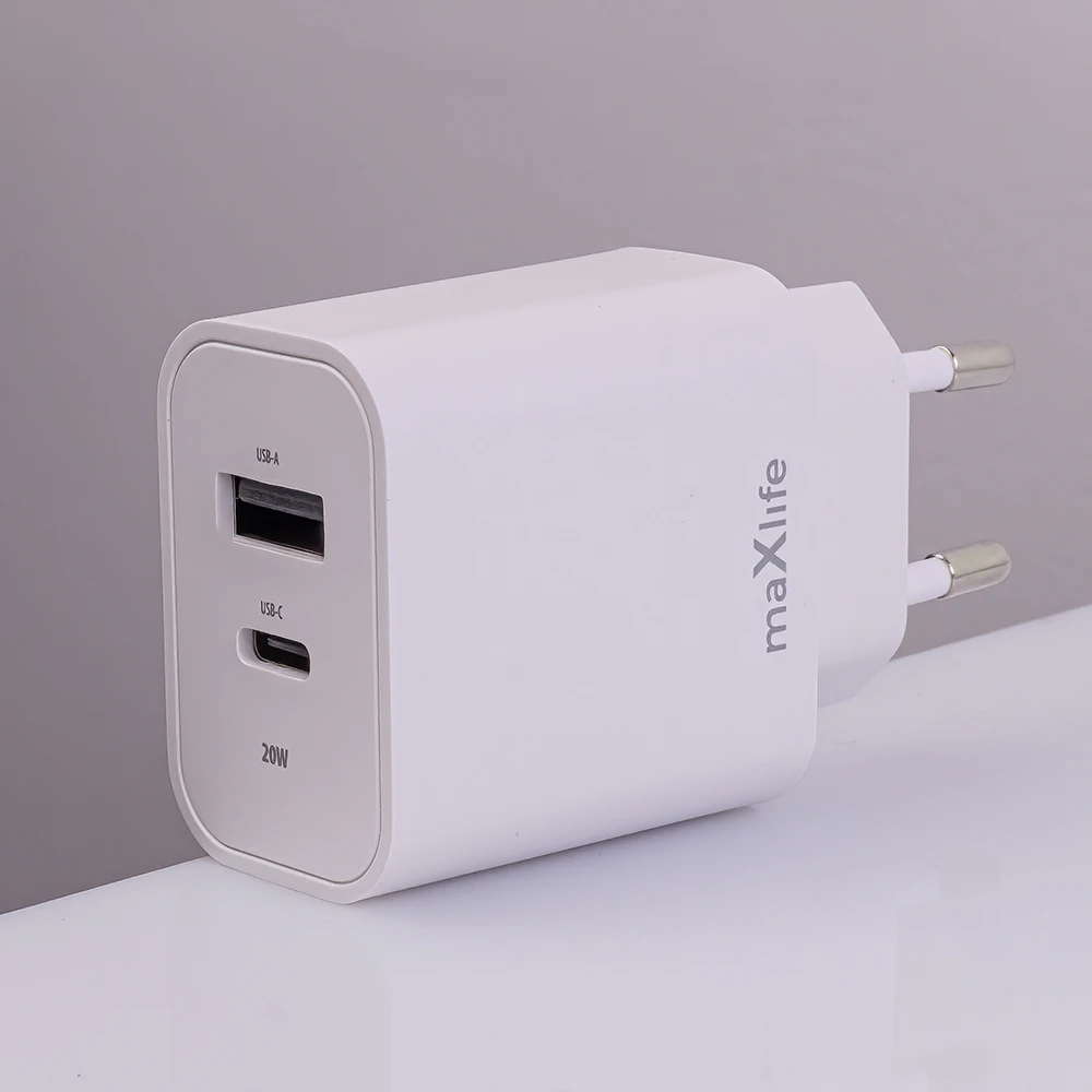 Maxlife MXTC-06-20AC PD QC įkroviklis 1x USB-C 1x USB 20W baltas + USB-C – Lightning laidas 20W