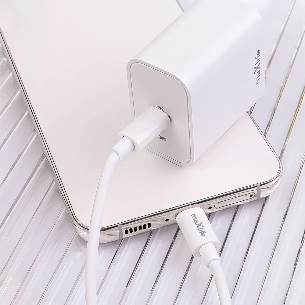 Maxlife MXTC-06-20C PD QC įkroviklis 1x USB-C 20W baltas + USB-C – USB-C laidas 20W