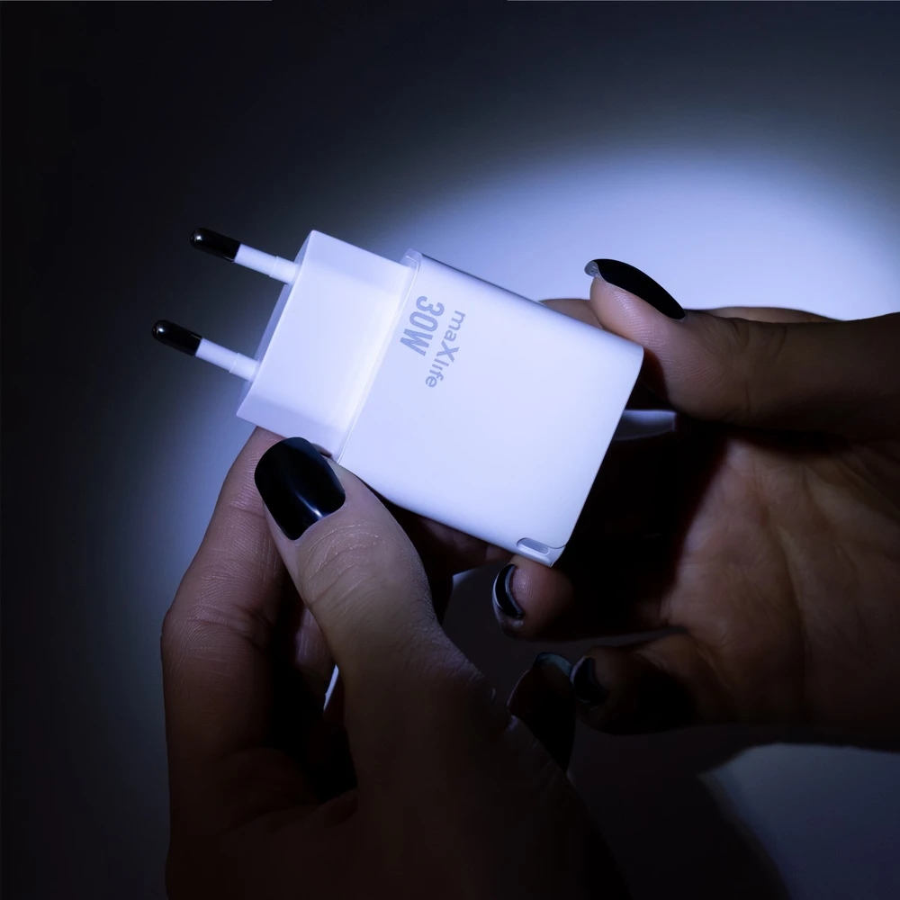 Maxlife MXTC-09-30AC GaN PD QC įkroviklis 1x USB-C 1x USB 30W baltas