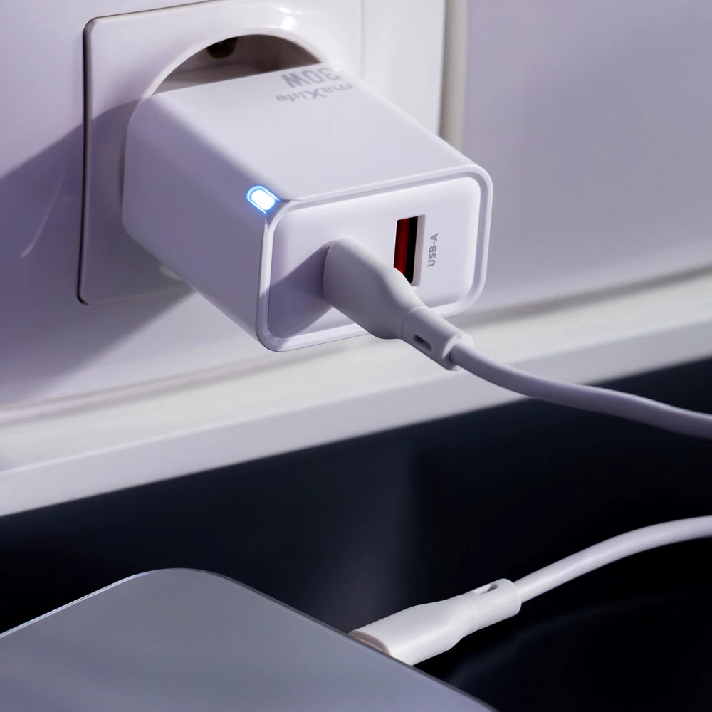 Maxlife MXTC-09-30AC GaN PD QC įkroviklis 1x USB-C 1x USB 30W baltas