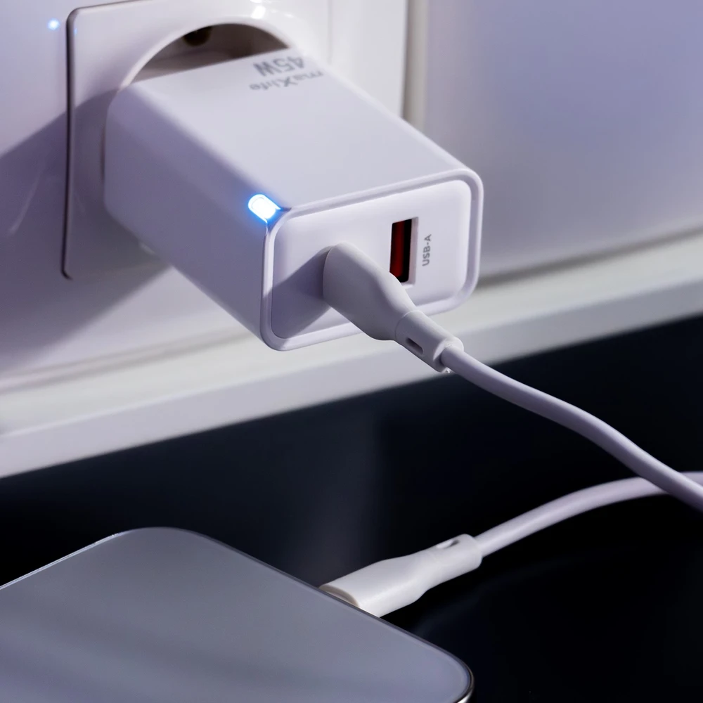 Maxlife MXTC-09-45AC GaN PD QC įkroviklis 1x USB-C 1x USB 45W baltas