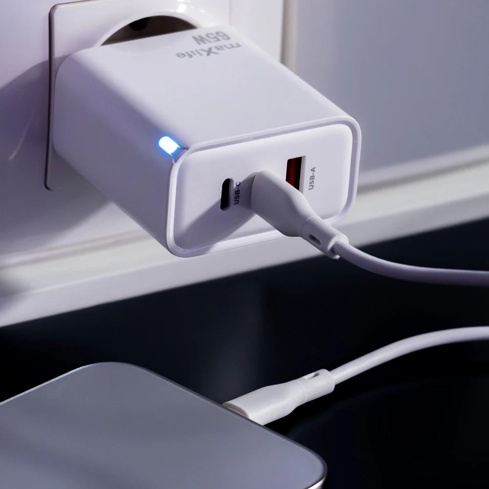 „Maxlife MXTC-09-65ACC GaN PD QC“ įkroviklis 2x USB-C 1x USB 65W baltas