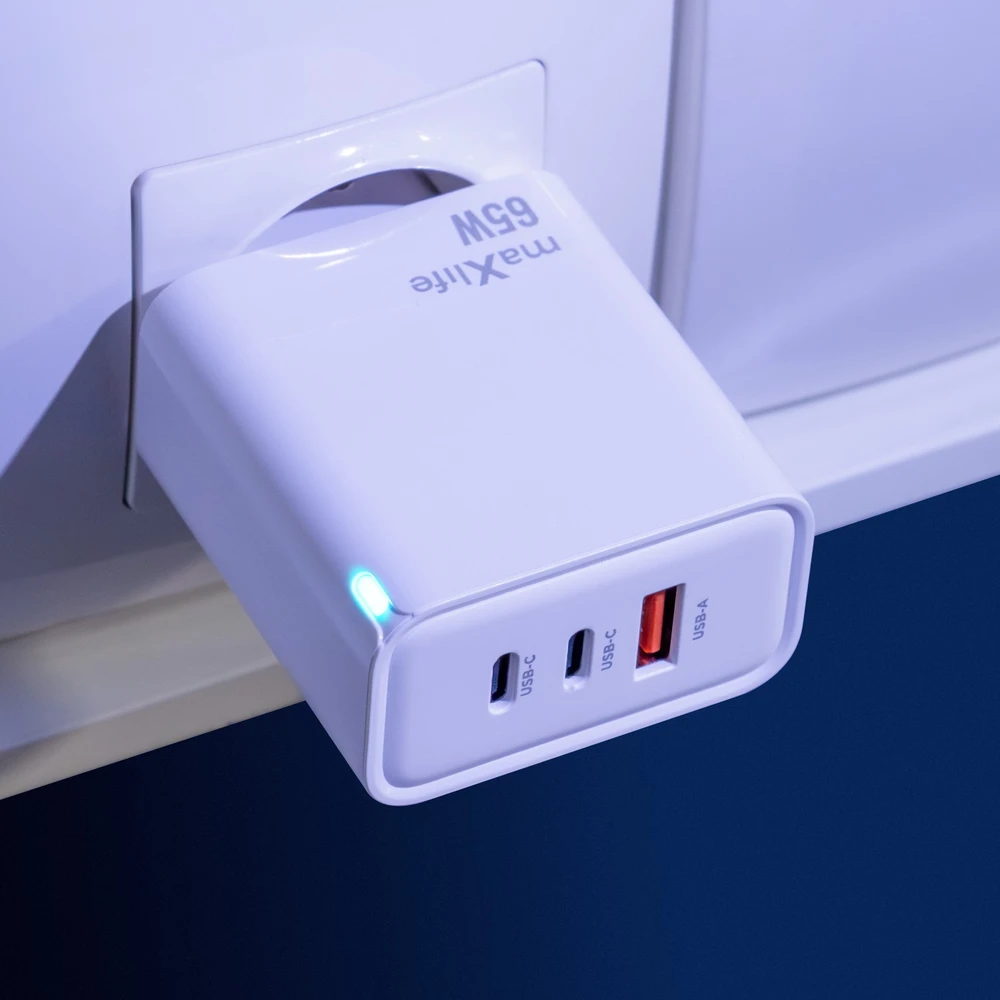 „Maxlife MXTC-09-65ACC GaN PD QC“ įkroviklis 2x USB-C 1x USB 65W baltas