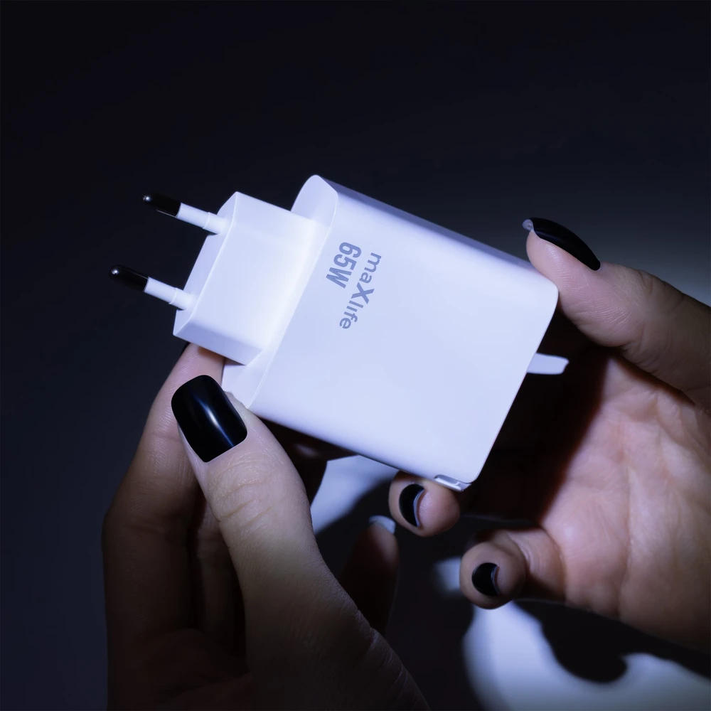 „Maxlife MXTC-09-65ACC GaN PD QC“ įkroviklis 2x USB-C 1x USB 65W baltas