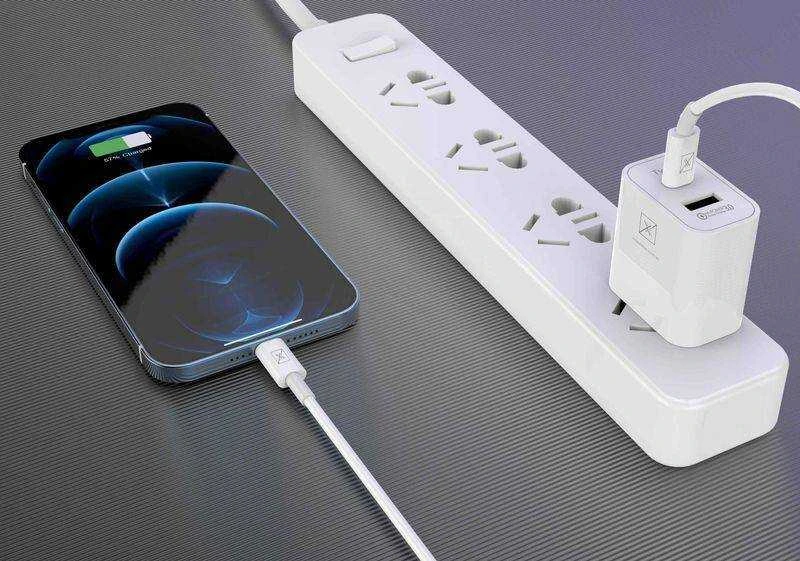 Maxximus Tinklo įkroviklis MX ALFA 20W PD+QC, USB-A+C + kabelis C/C 20W PD, baltos spalvos