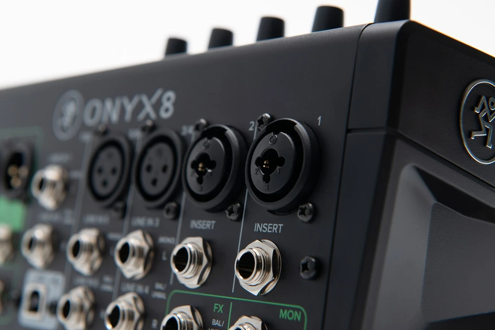 MCK Mackie ONYX 8 8 kanalai 20 – 30000 Hz Juoda